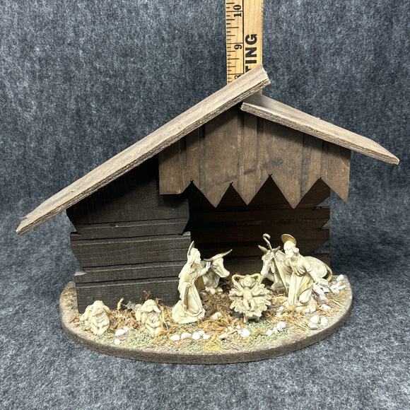 Vtg Italian Nativity Scene Handcrafted Collectible Unique Roofline Wooden Stable - Picture 2 of 14